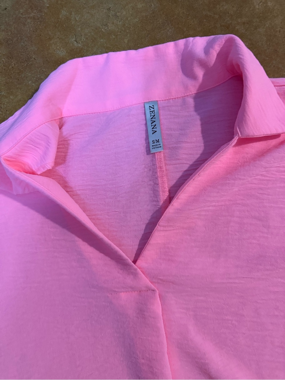 Zenana Women's Pink Collared V-Neck Short Sleeve Top - Picture 3 of 3